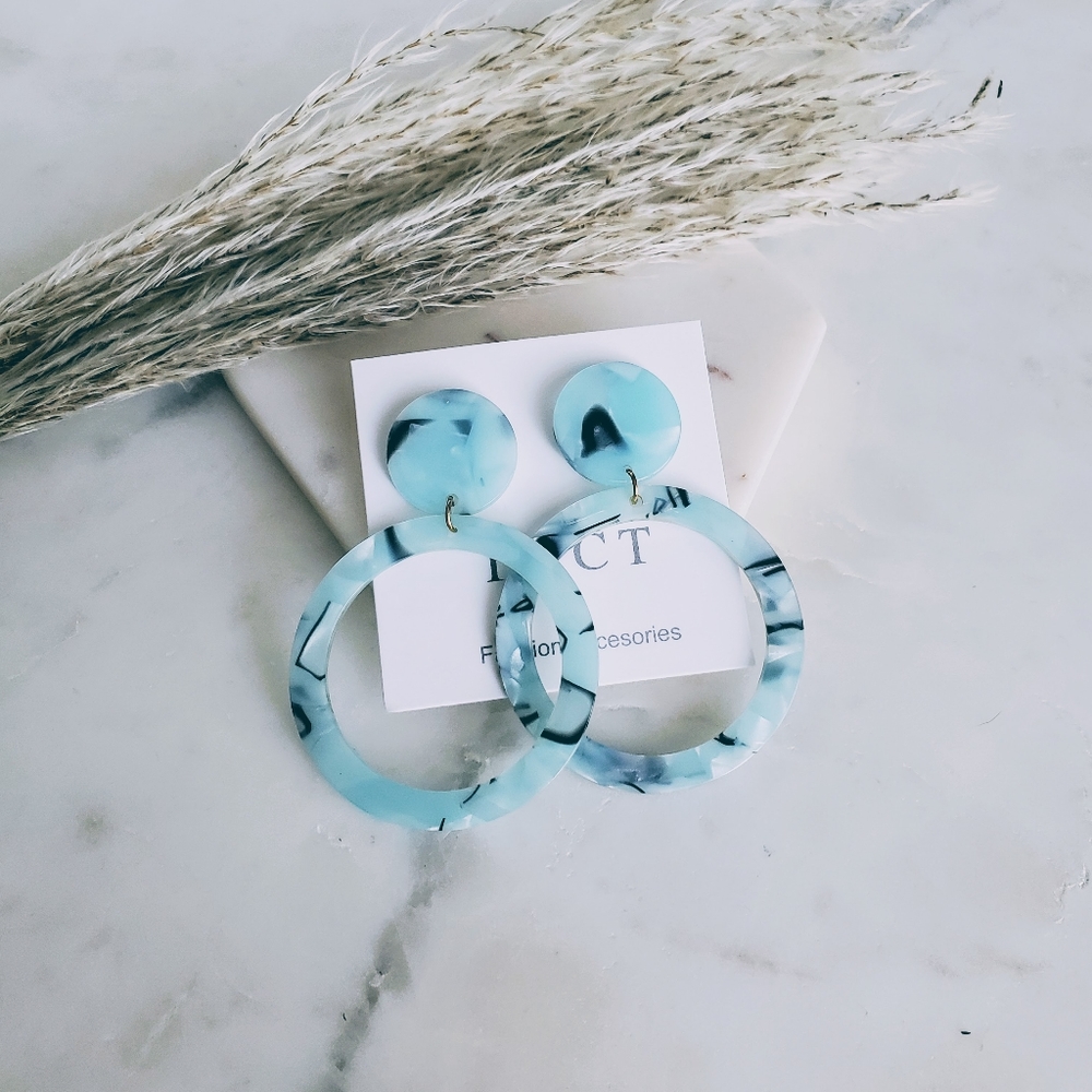 5 for $25 Blue Acrylic Geometric Earrings Large - Picture 2 of 4